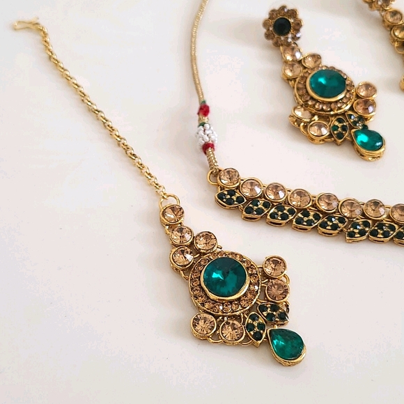 Necklace Set NIB - Picture 4 of 12